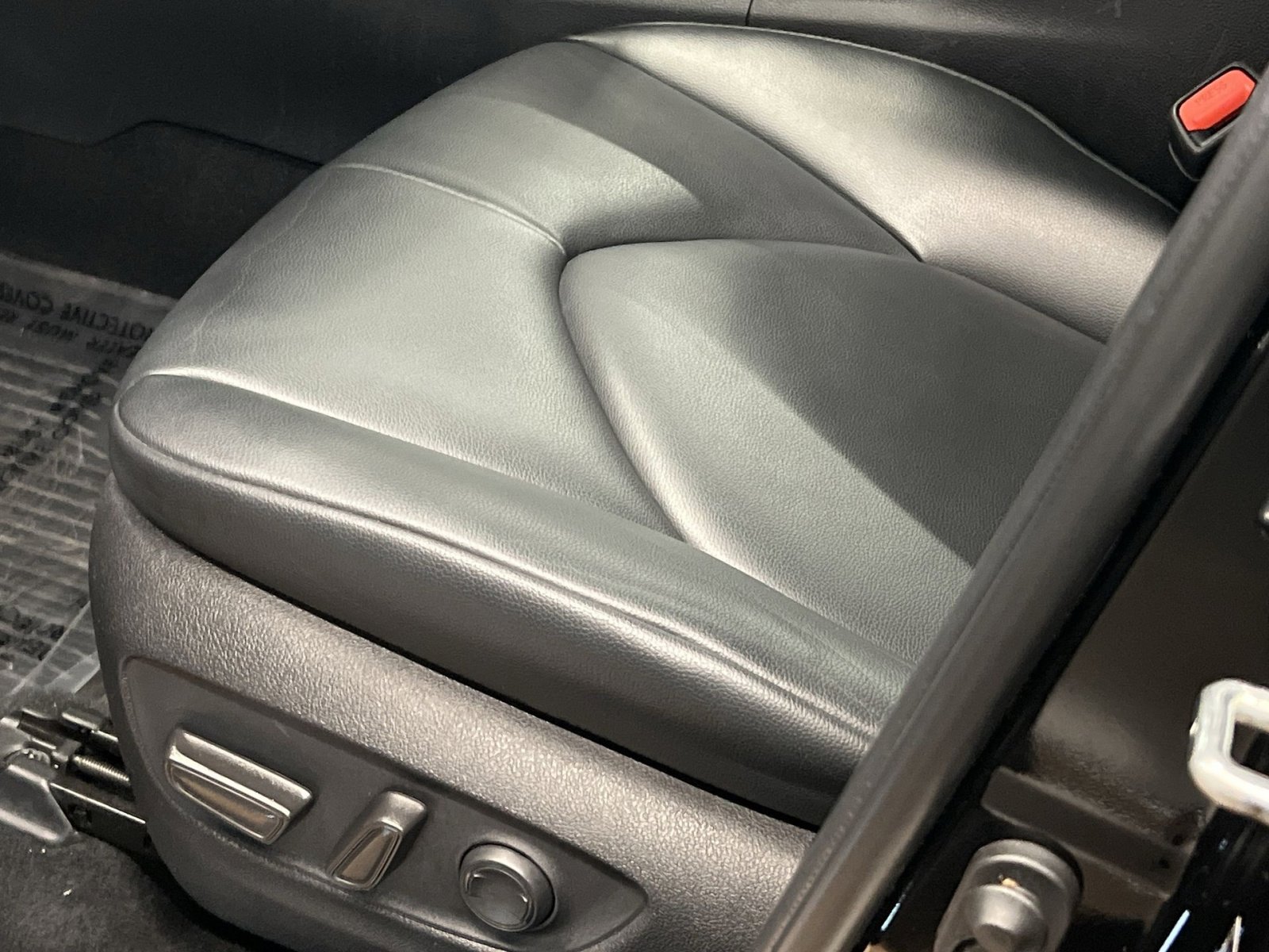 Used 2022 Toyota Highlander XLE image 11