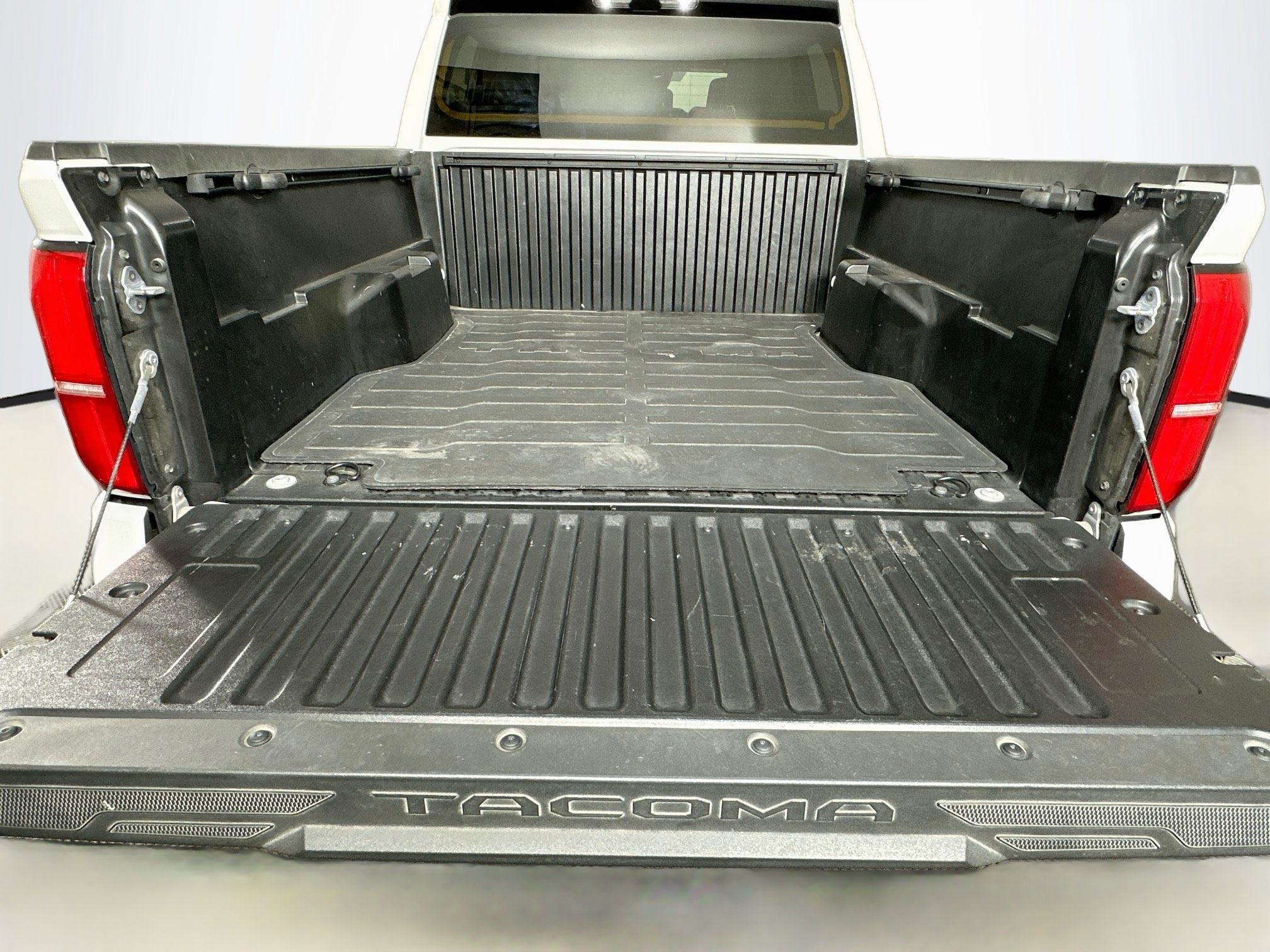 Used 2024 Toyota Tacoma SR5 AWD/4WD image 27