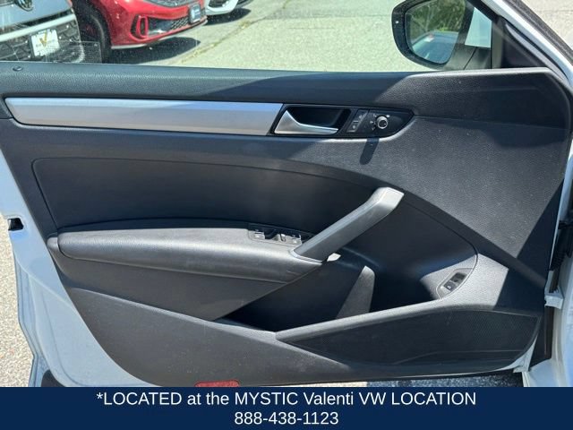 Certified 2022 Volkswagen Passat 2.0T SE FWD image 32