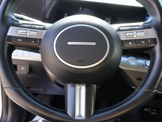 Used 2025 Hyundai Kona SEL image 32