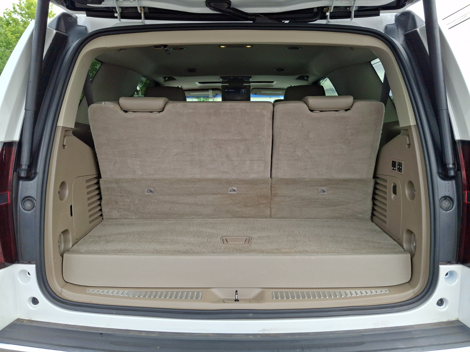 Used 2017 Chevrolet Tahoe Premier AWD/4WD image 34