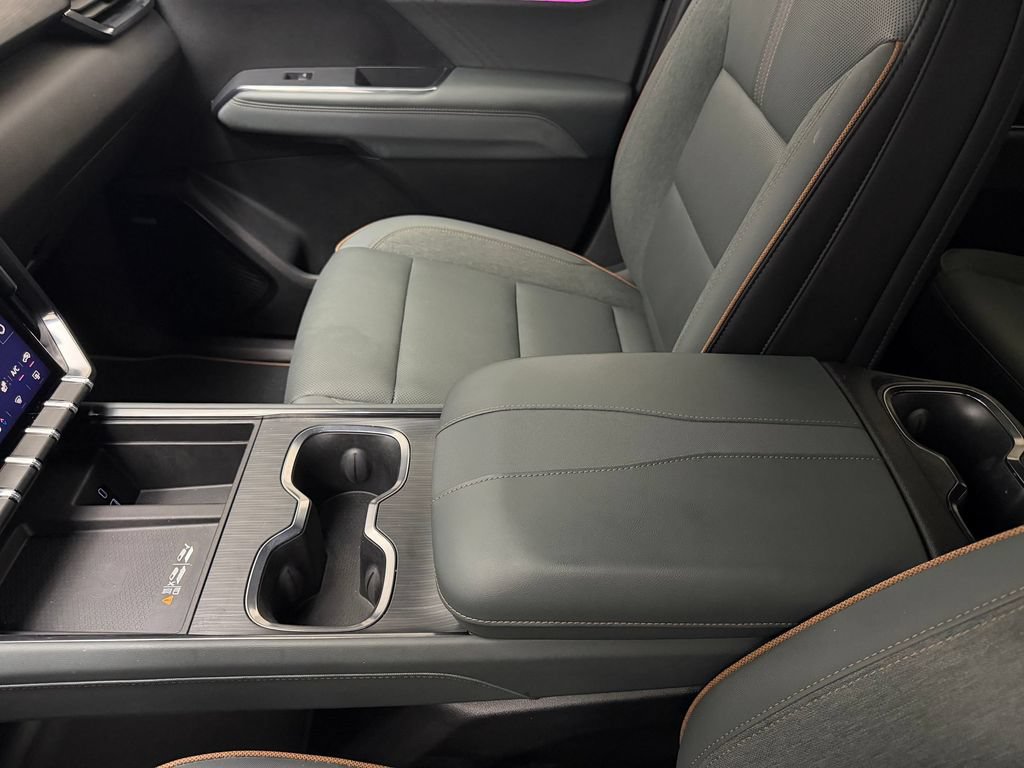 Used 2025 GMC Acadia AT4 AWD/4WD image 19