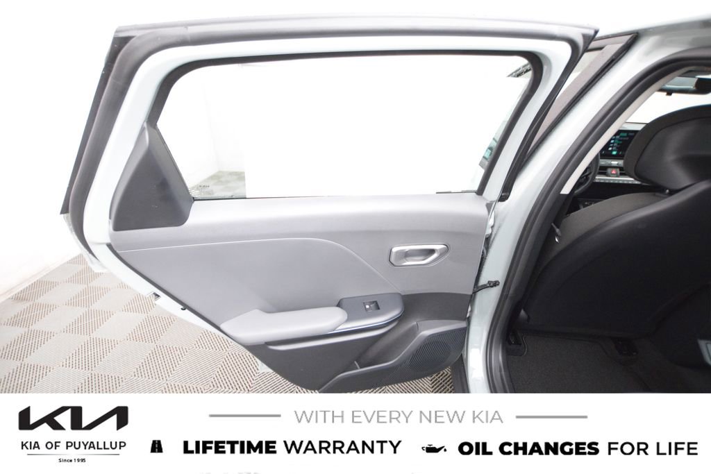 New 2025 Kia K4 LXS image 11