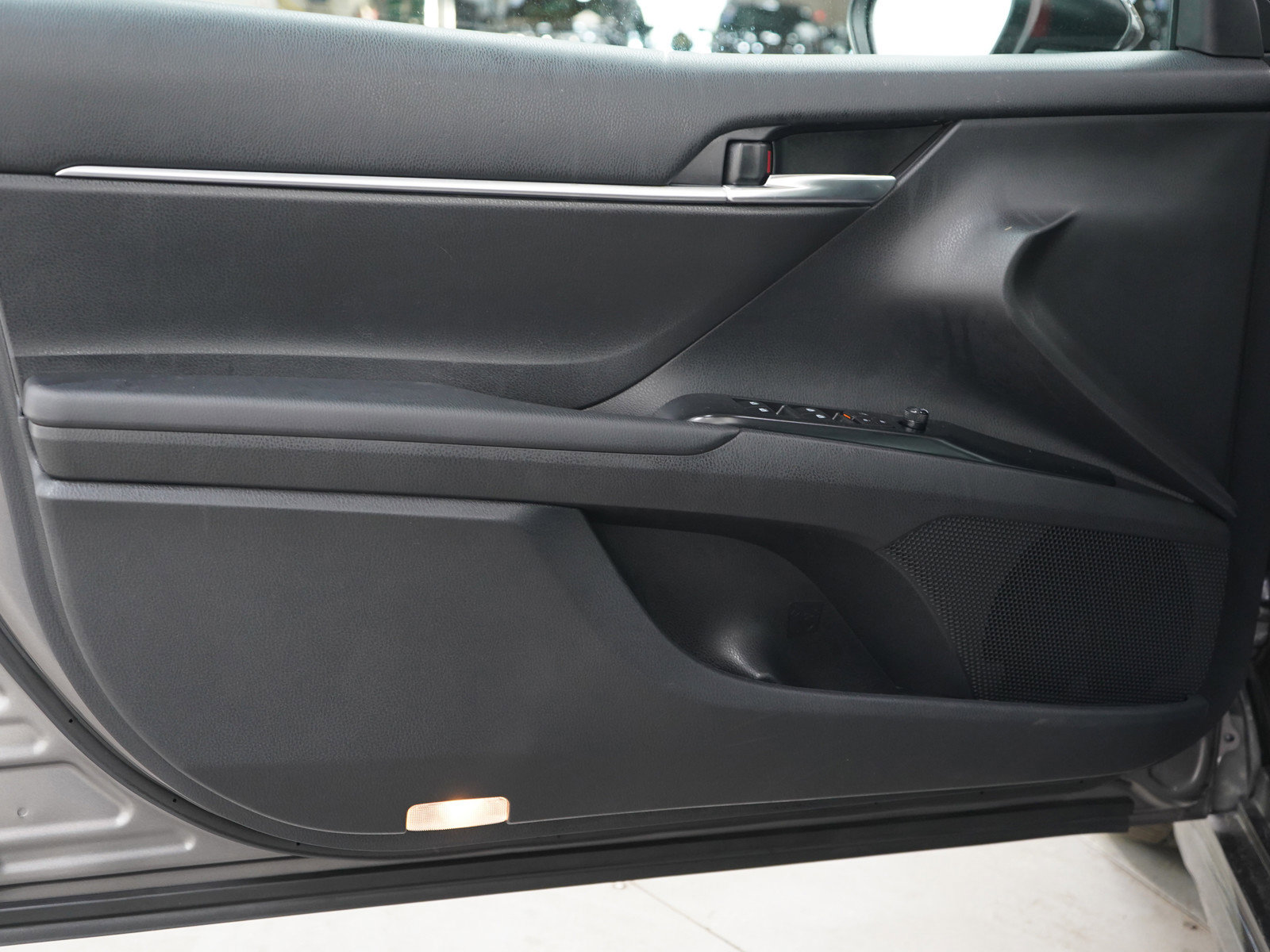 Used 2019 Toyota Camry SE FWD image 15