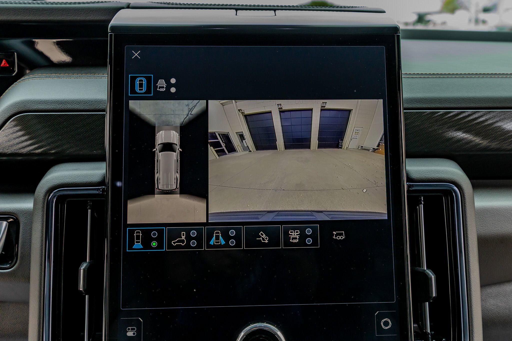 Used 2025 GMC Yukon AT4 w/ AT4 Premium Plus Package image 25