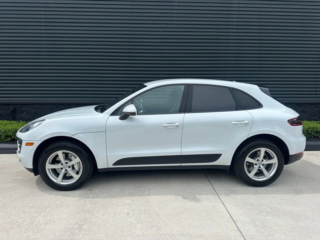 Certified 2017 Porsche Macan AWD/4WD image 2