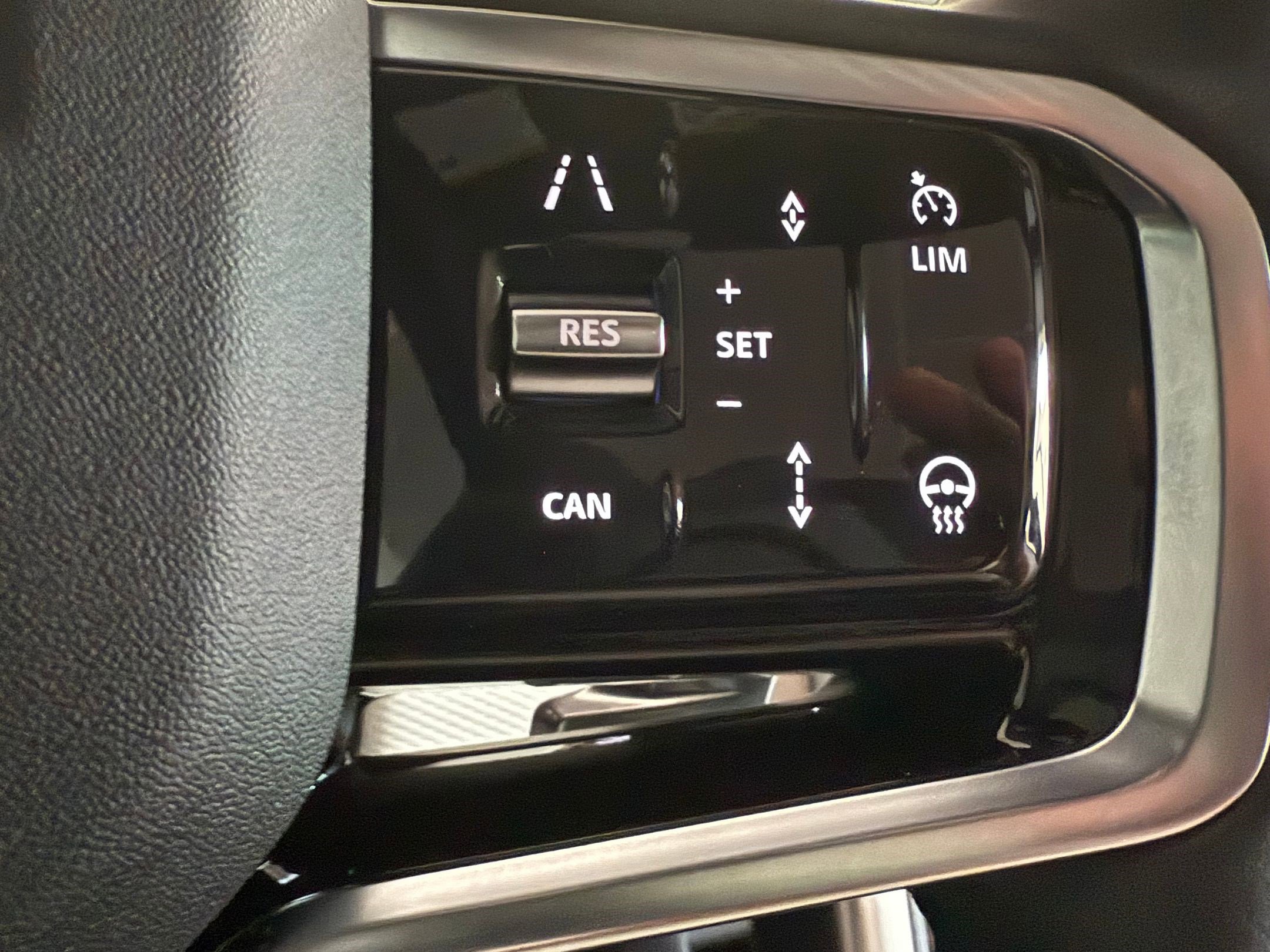 Certified 2025 Land Rover Discovery Sport Dynamic SE image 15