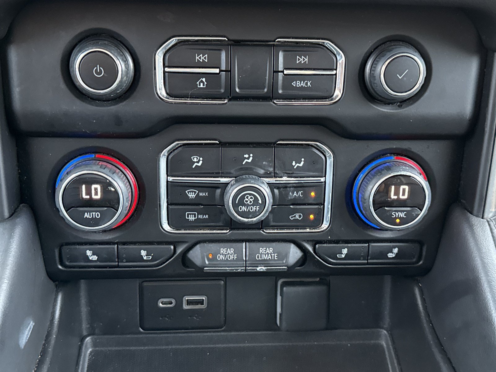 Used 2022 Chevrolet Tahoe LT w/ LT Signature Package RWD image 33