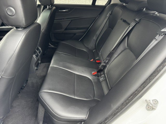Used 2019 Jaguar XE Premium image 7