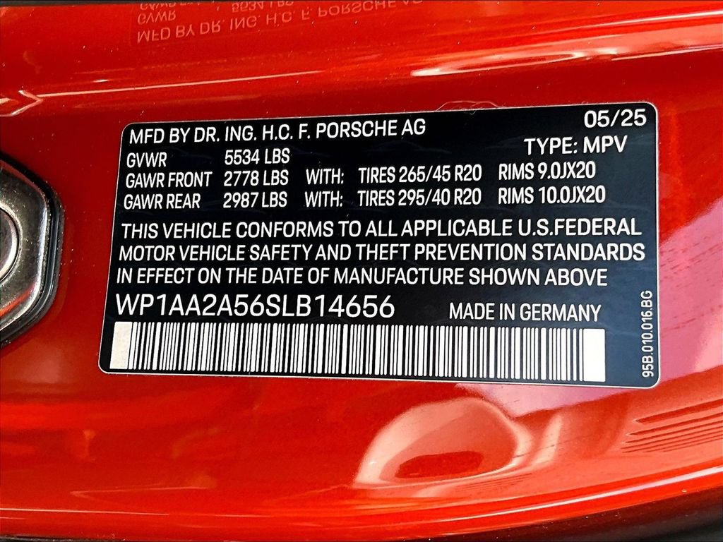 Certified 2025 Porsche Macan AWD/4WD image 26