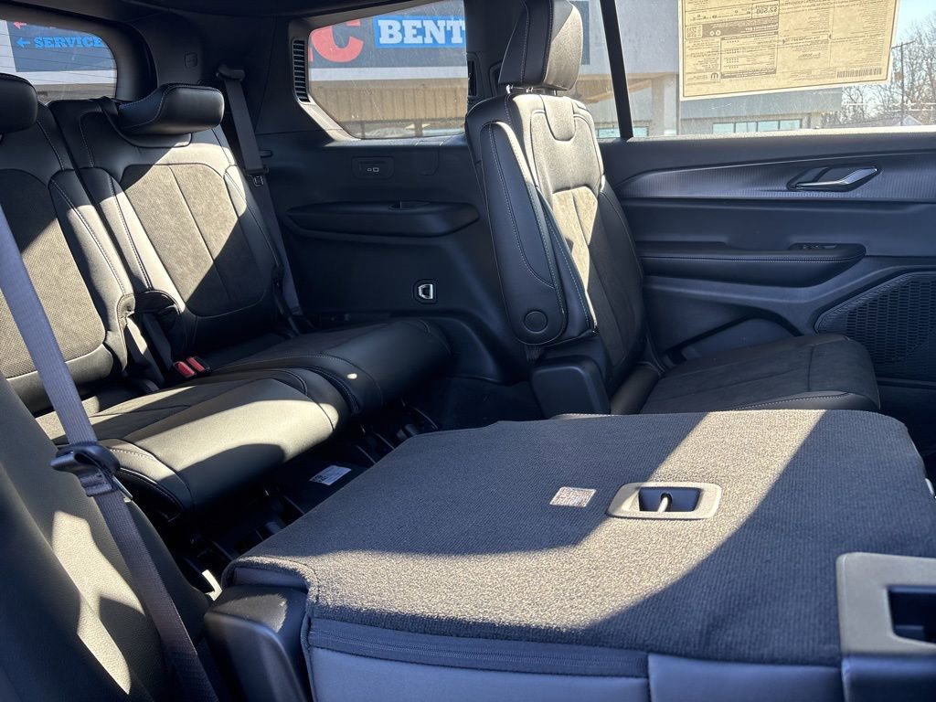 New 2025 Jeep Grand Cherokee L Laredo image 22