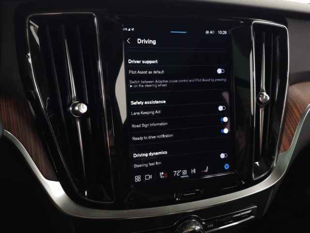 Certified 2025 Volvo V60 B5 Cross Country Plus image 25