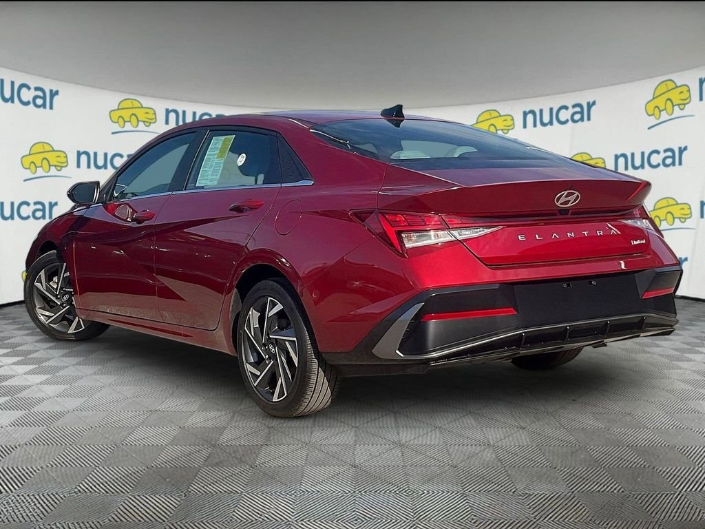 Certified 2025 Hyundai Elantra Limited FWD image 4