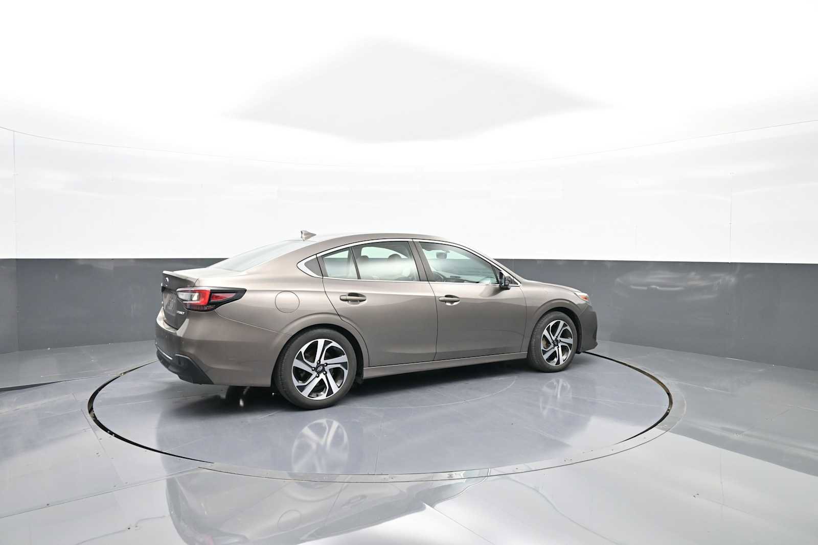 Used 2022 Subaru Legacy Limited image 3