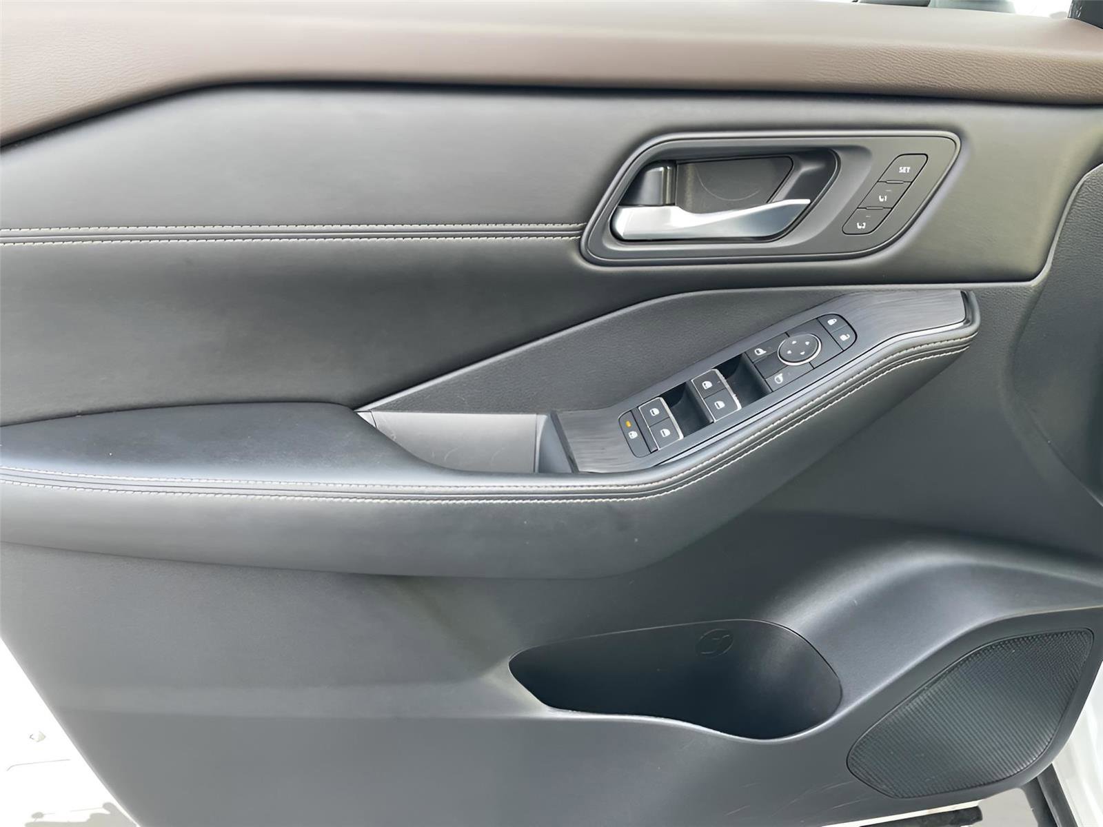 Used 2023 Nissan Rogue SL w/ SL Premium Package image 30