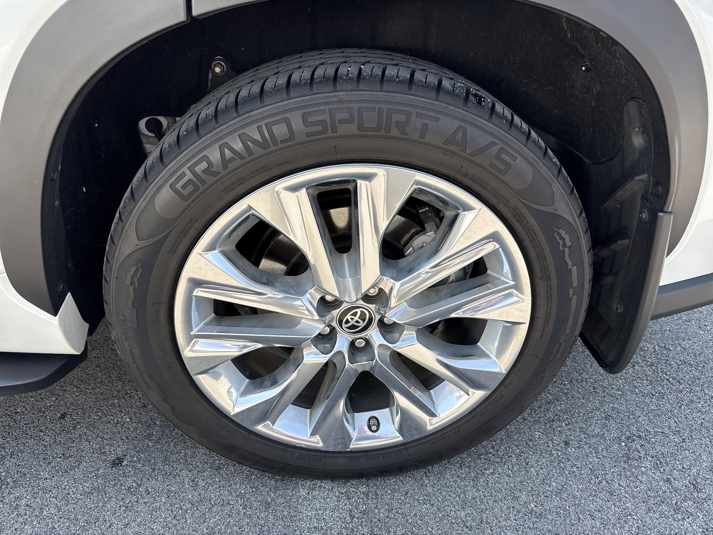 Used 2023 Toyota Highlander Limited AWD/4WD image 10