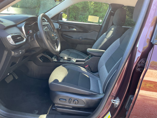 Used 2023 Chevrolet TrailBlazer LT FWD image 38