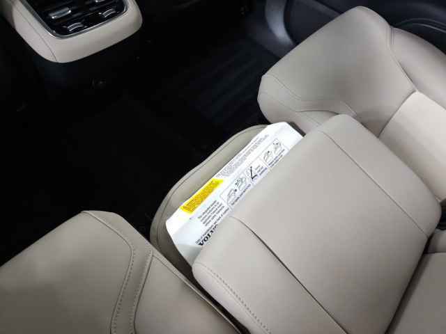 Used 2025 Volvo XC90 B5 Plus image 38