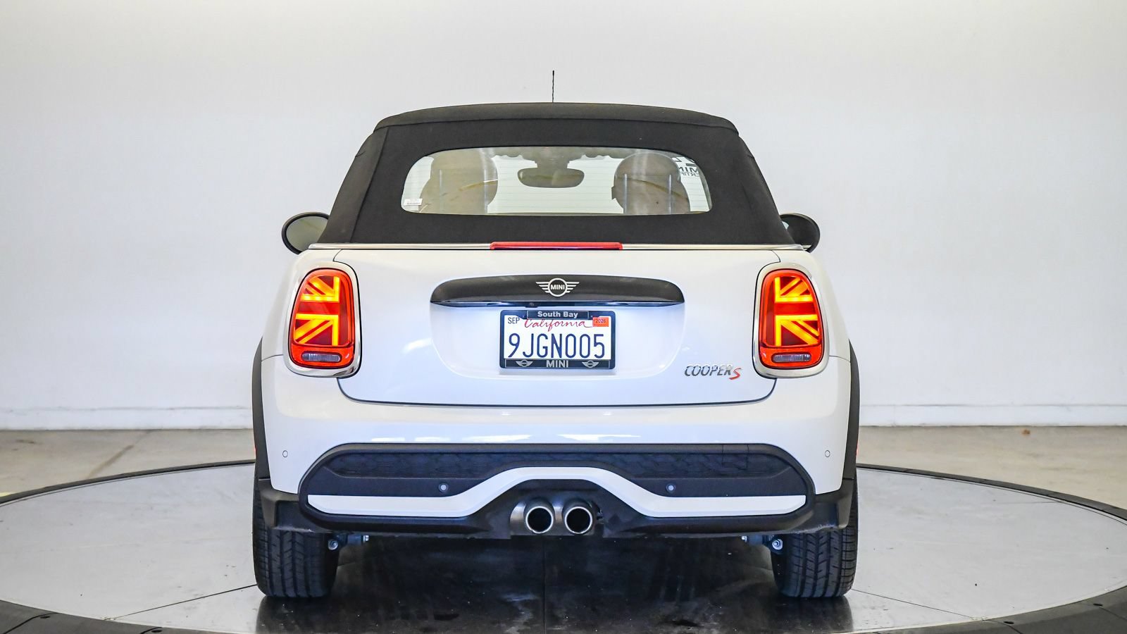 Certified 2024 MINI Cooper S w/ Signature Upholstery Package FWD image 3
