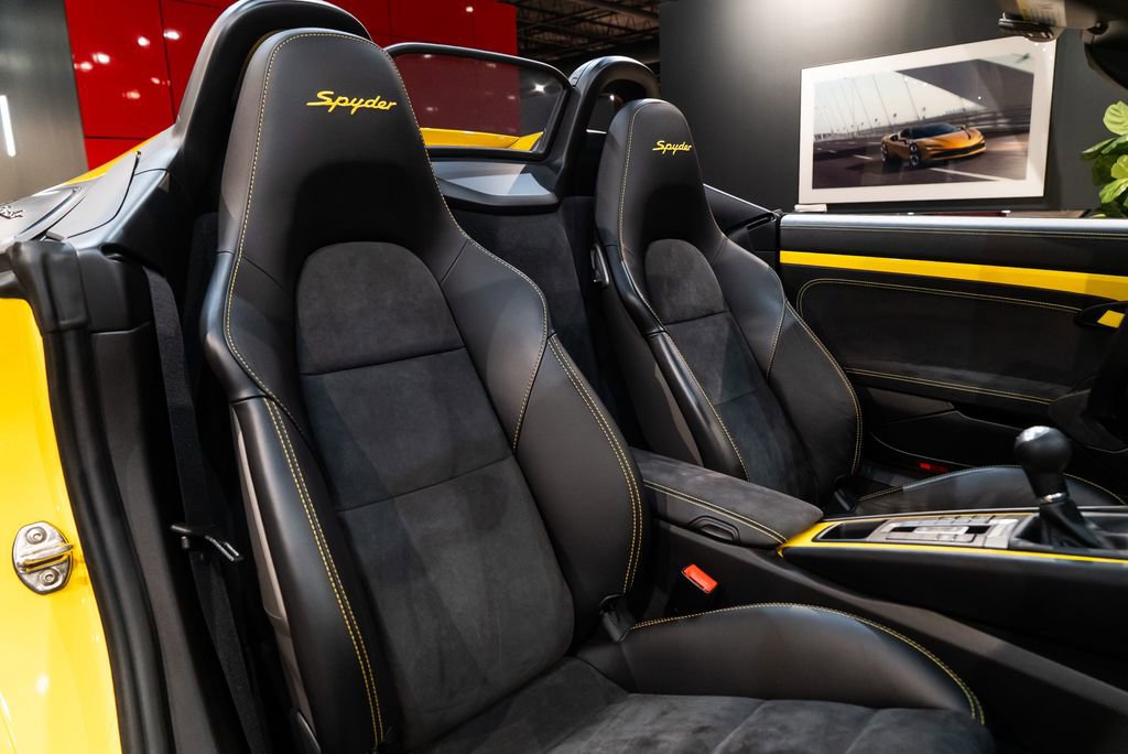 Used 2016 Porsche Boxster Spyder image 38