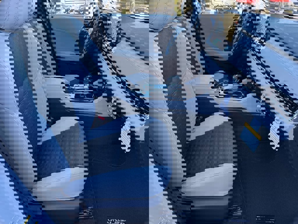 New 2025 Mitsubishi Outlander SE image 24