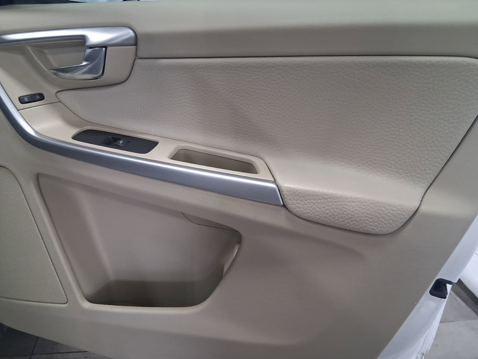 Used 2011 Volvo XC60 T6 image 18