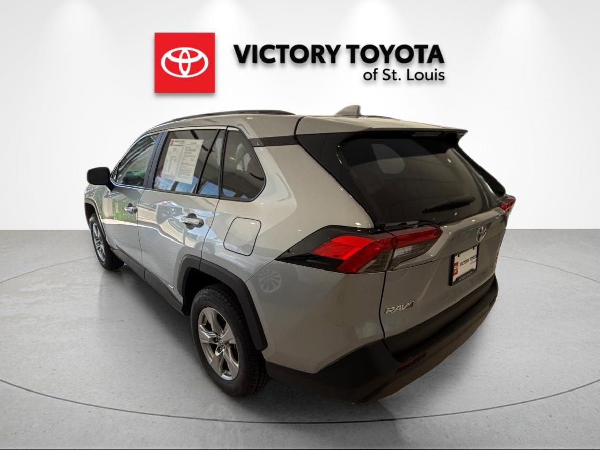 Used 2025 Toyota RAV4 XLE AWD/4WD image 5