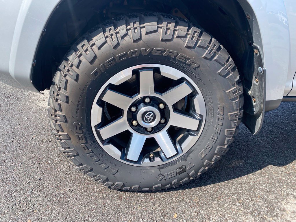 Used 2019 Toyota 4Runner TRD Off-Road AWD/4WD image 3