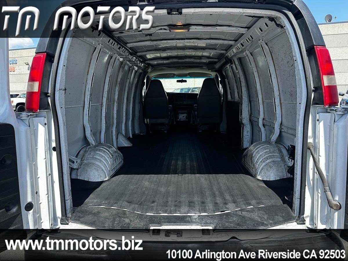 Used 2006 Chevrolet Express 2500 Extended w/ Power and Light Package RWD image 9