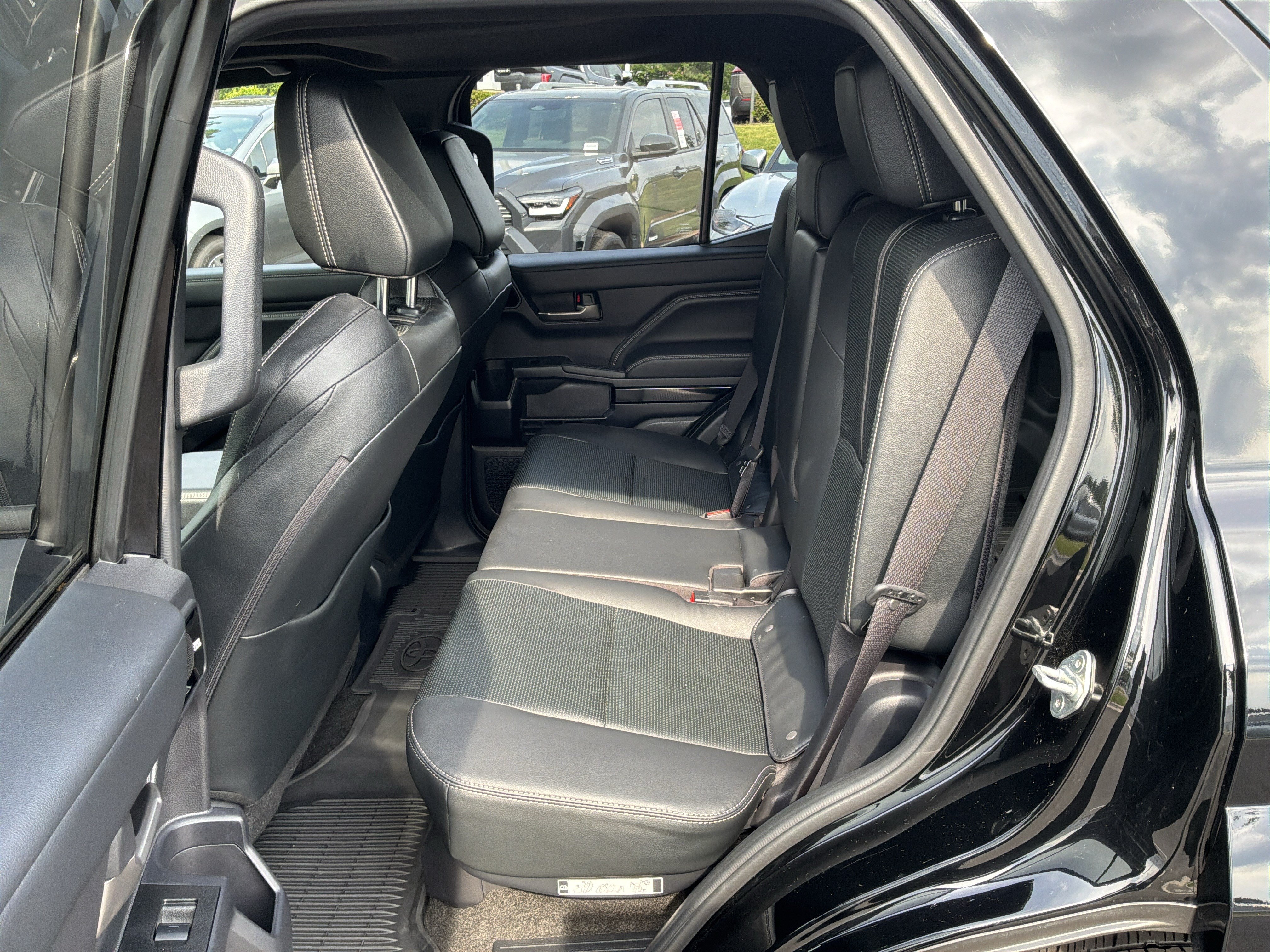 Used 2025 Toyota 4Runner Limited AWD/4WD image 42