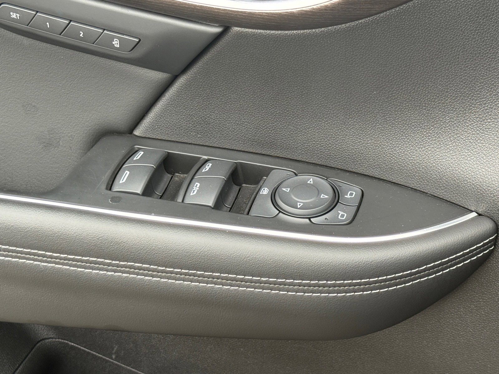 Used 2023 Buick Envision Avenir image 24