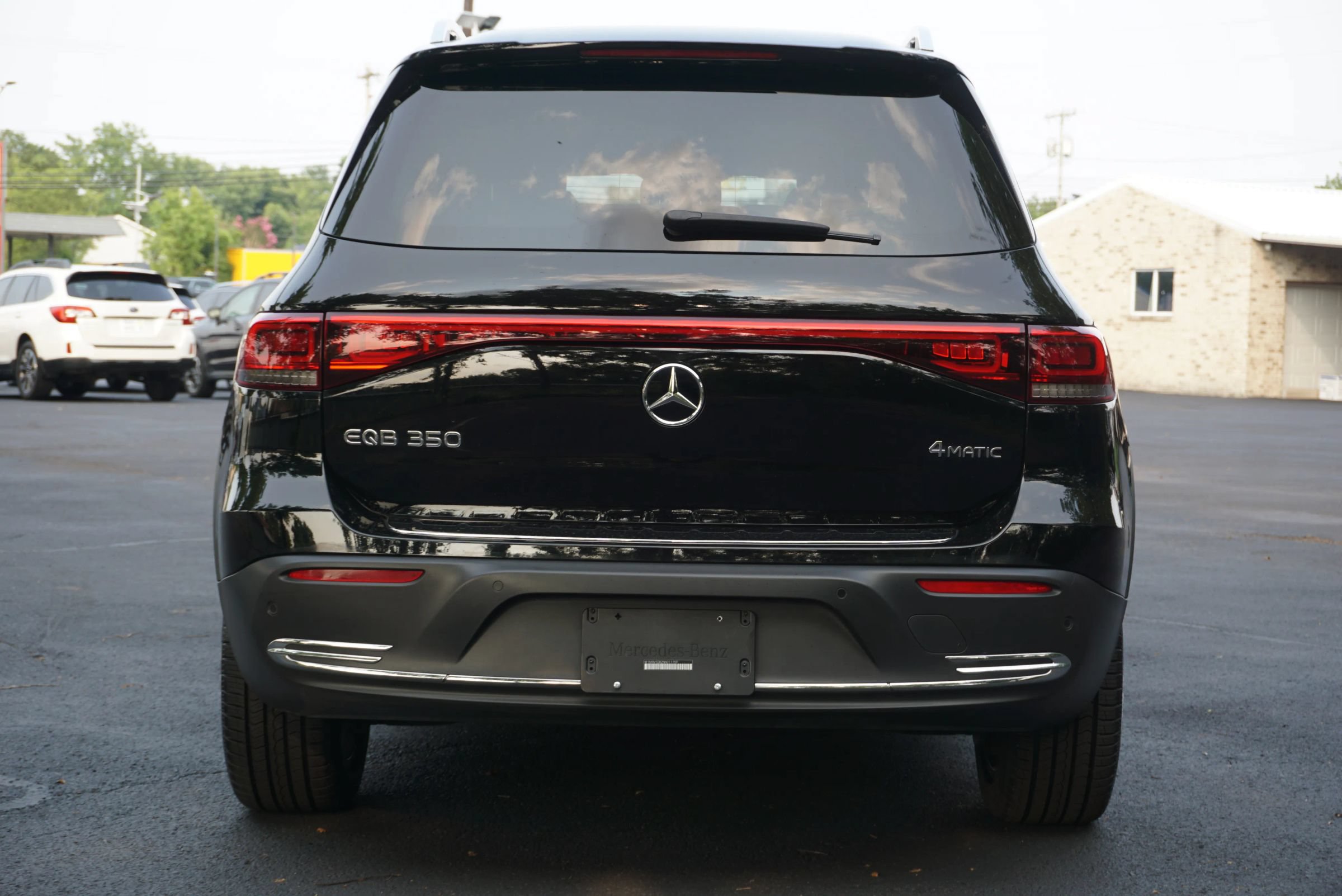 Used 2022 Mercedes-Benz EQB 350 4MATIC w/ Pinnacle Package image 8