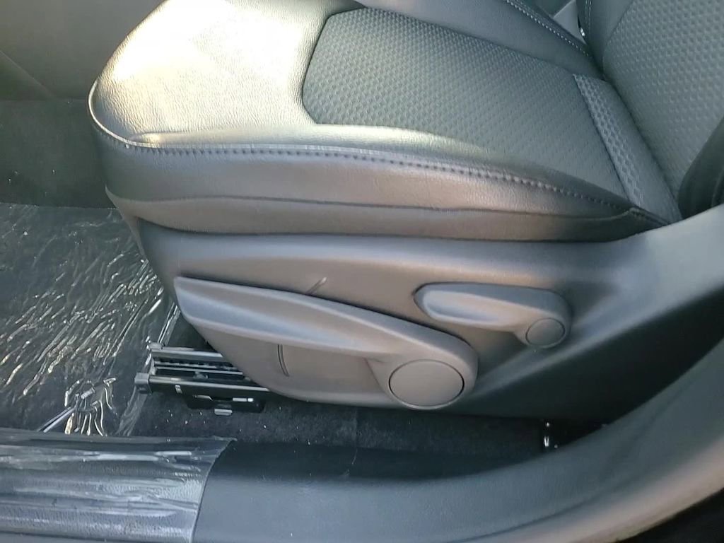 New 2026 Jeep Compass Latitude image 10