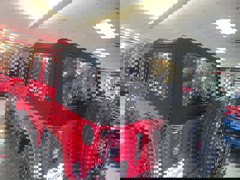 Used 2014 Jeep Wrangler Unlimited Sahara w/ Connectivity Group image 28