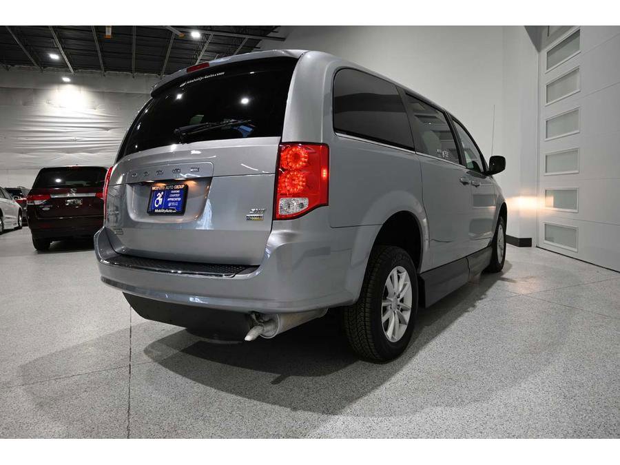 Used 2019 Dodge Grand Caravan SXT image 6