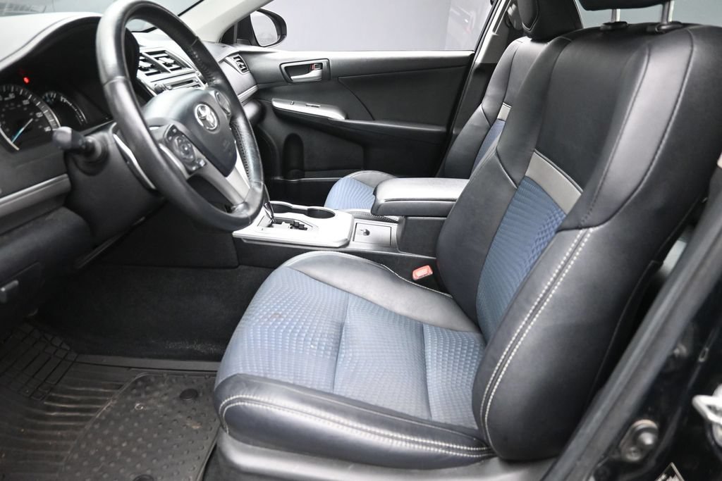 Used 2013 Toyota Camry SE FWD image 16