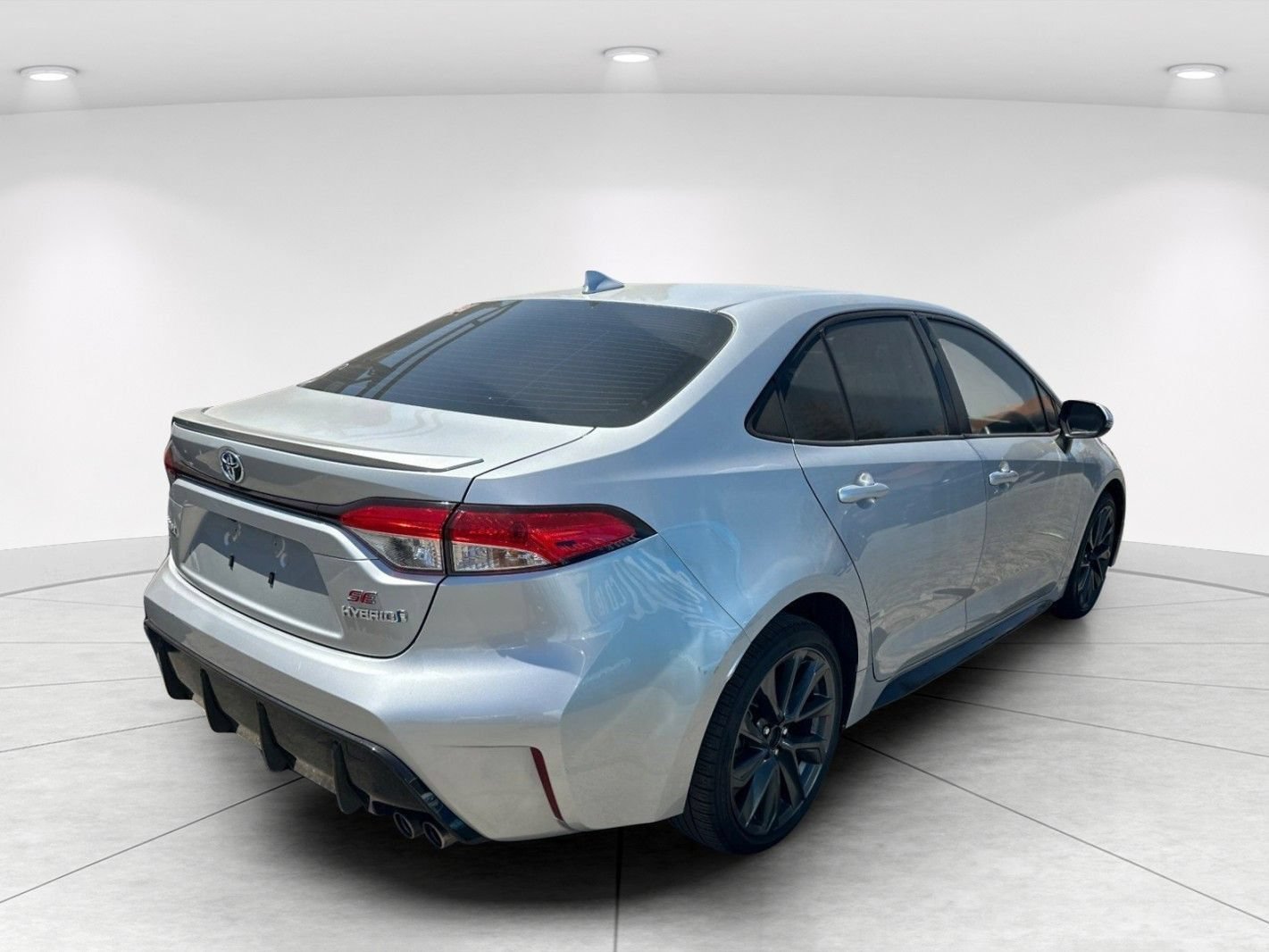 Used 2023 Toyota Corolla SE w/ Carpet Mat Package (TMS) FWD image 6