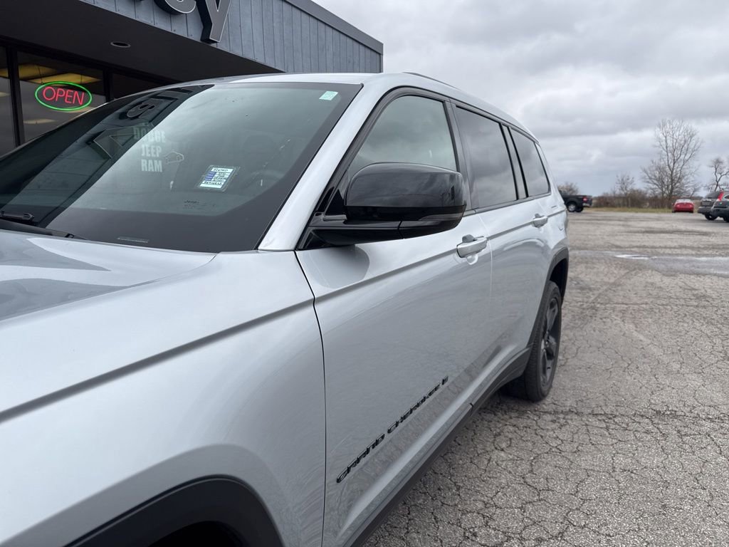 Used 2024 Jeep Grand Cherokee L Altitude image 11