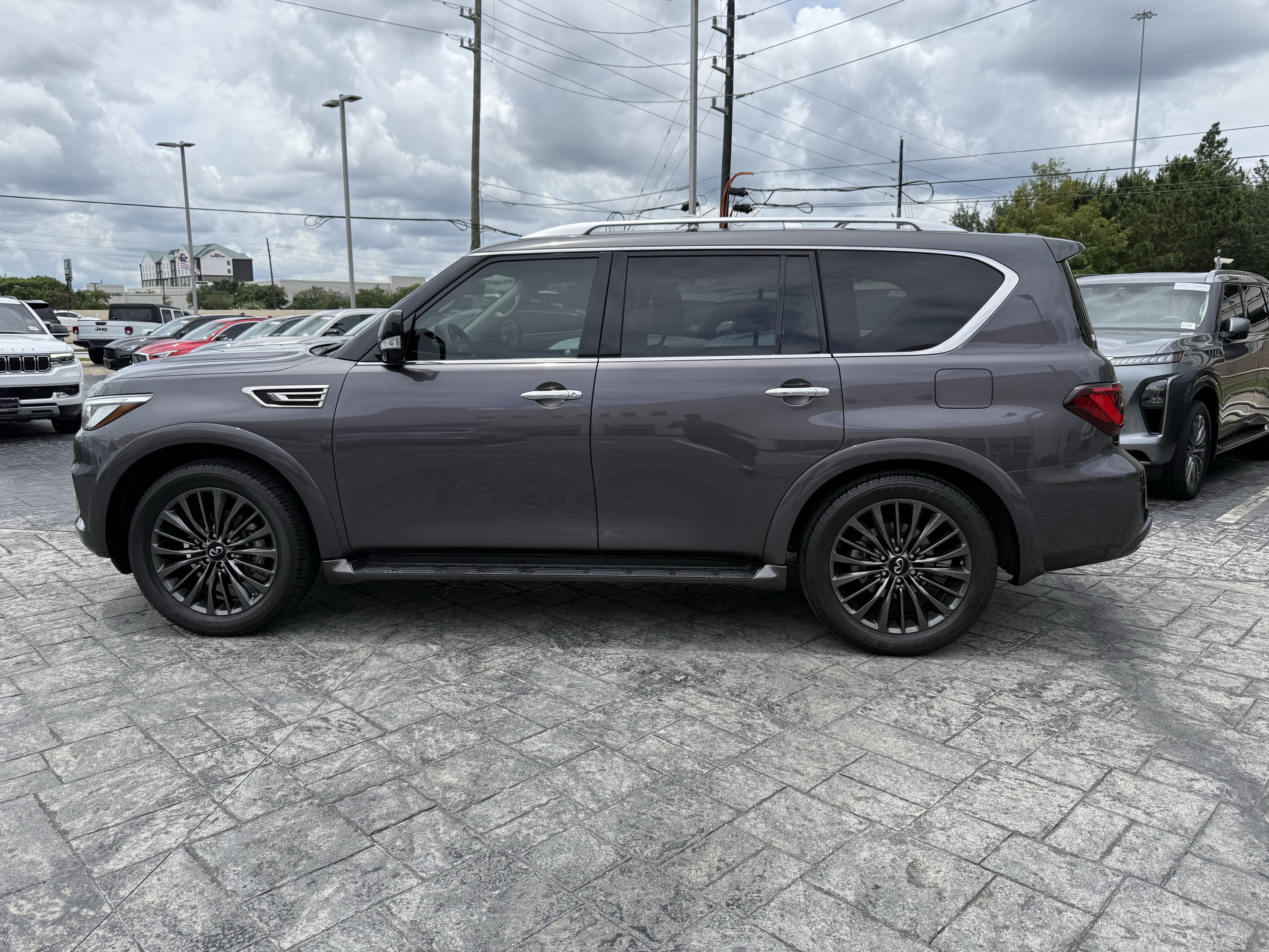 Certified 2024 INFINITI QX80 Premium Select w/ Cargo Package AWD/4WD image 4