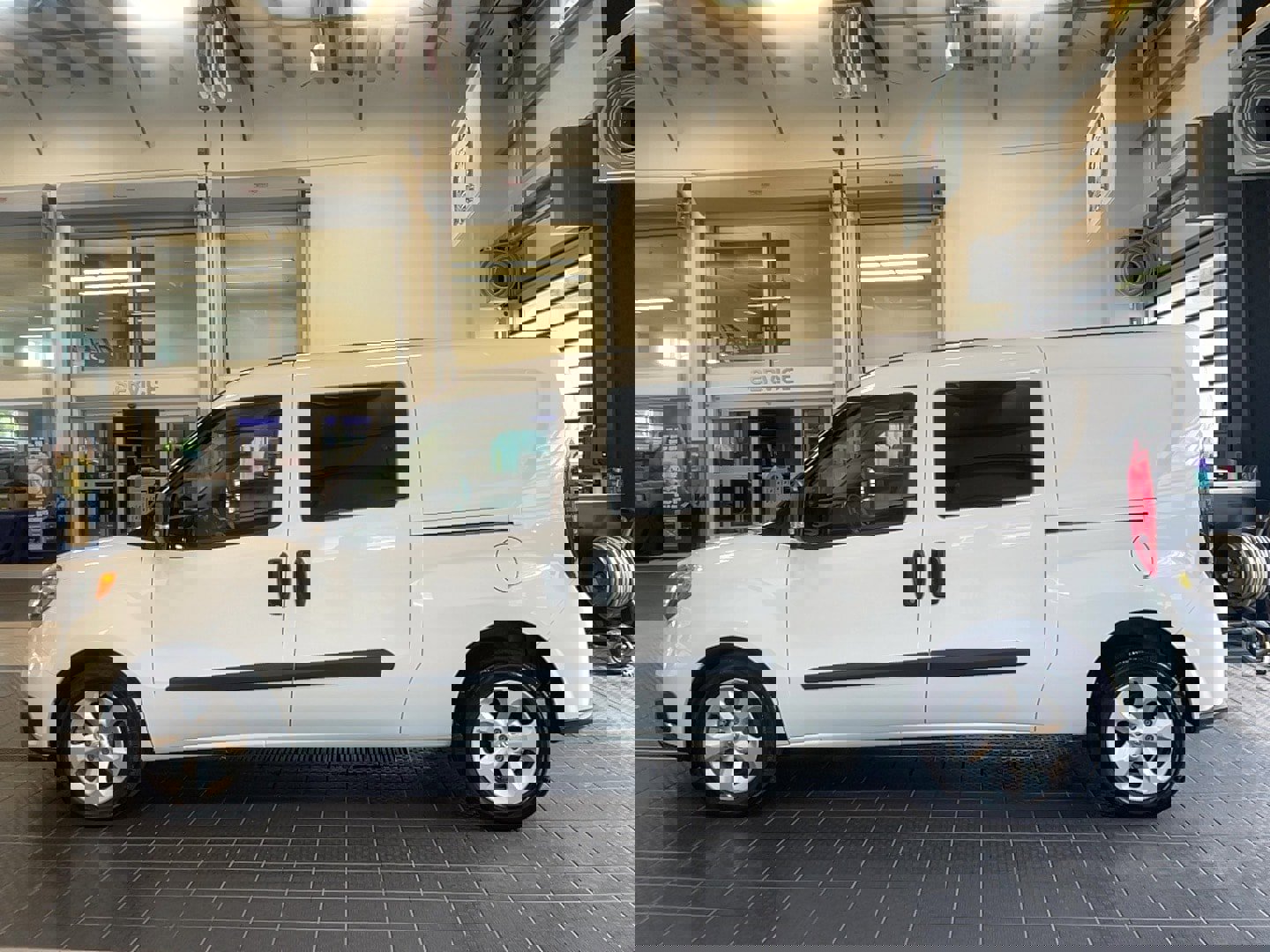 Used 2022 RAM ProMaster City Wagon w/ Lights & Wheels Group image 4