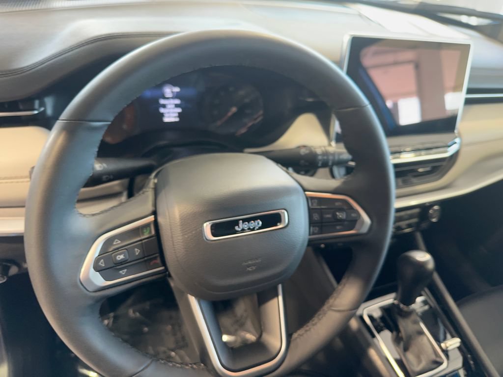 Used 2025 Jeep Compass Limited AWD/4WD image 28