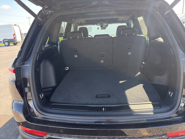 New 2025 Jeep Grand Cherokee Altitude w/ Trailer Tow Package AWD/4WD image 5