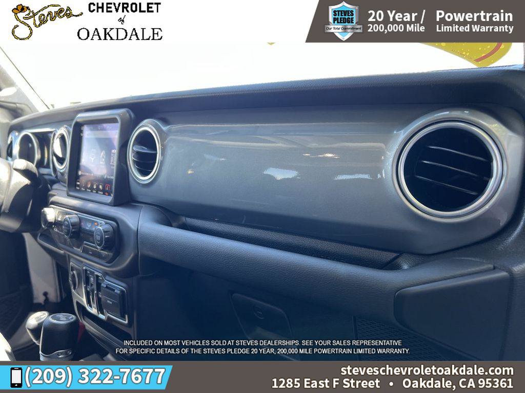Used 2022 Jeep Wrangler Unlimited Sahara AWD/4WD image 32