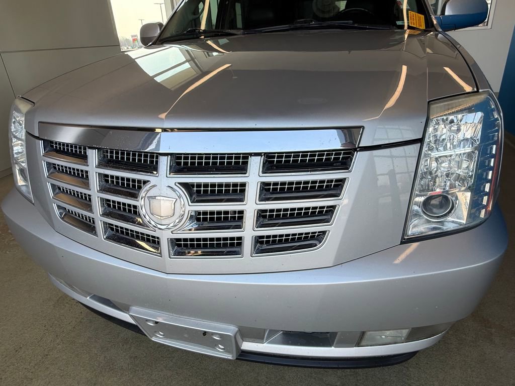 Used 2010 Cadillac Escalade Premium image 5