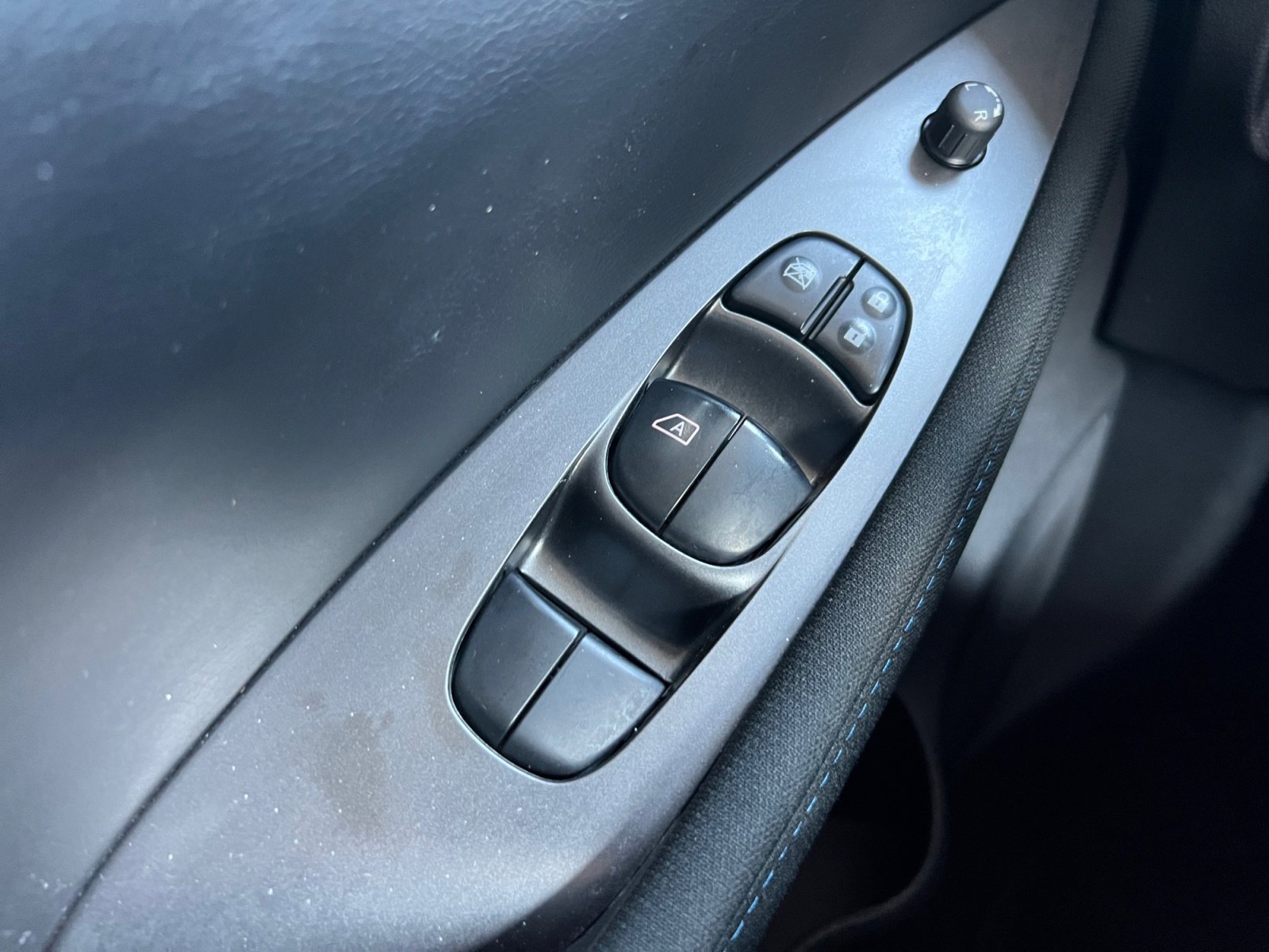 Used 2024 Nissan Leaf S image 20