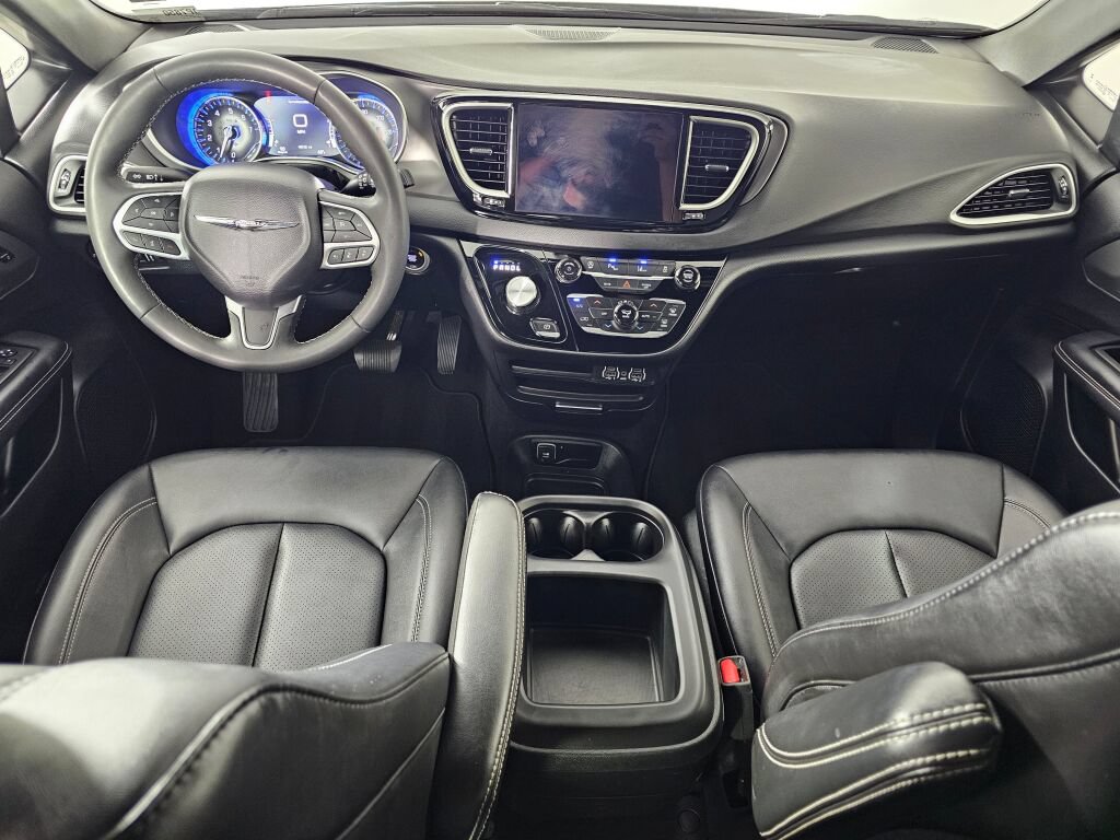 Used 2025 Chrysler Pacifica Select FWD image 20