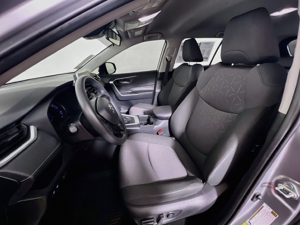 Used 2025 Toyota RAV4 XLE AWD/4WD image 14