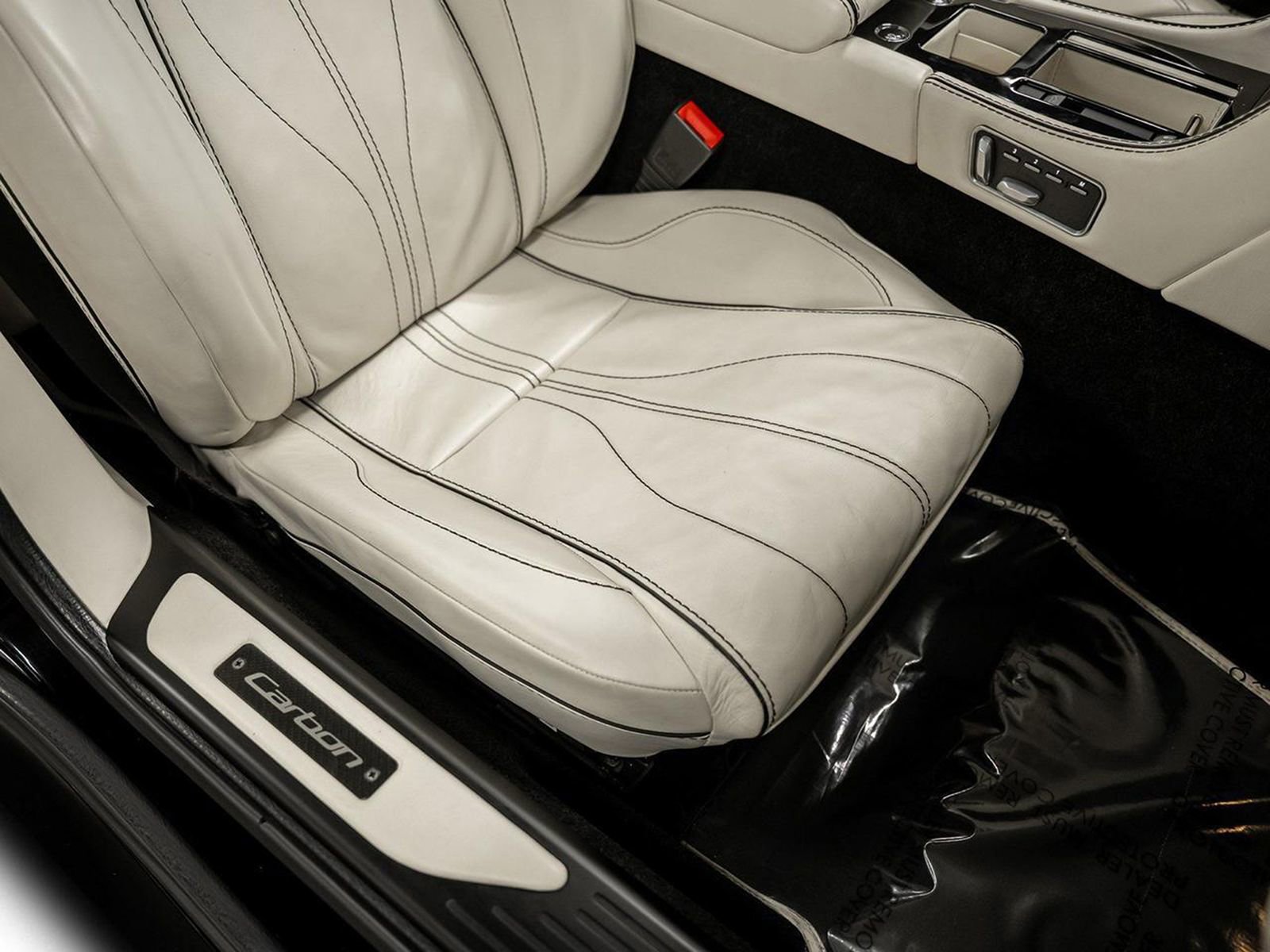 Used 2015 Aston Martin DB9 Volante image 38