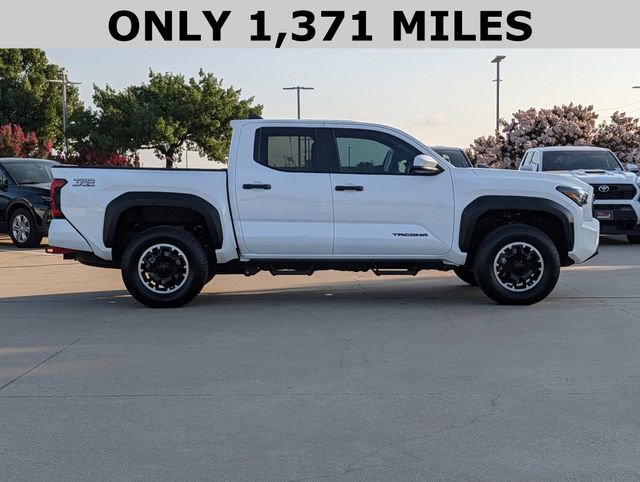 Used 2025 Toyota Tacoma TRD Off-Road AWD/4WD image 4