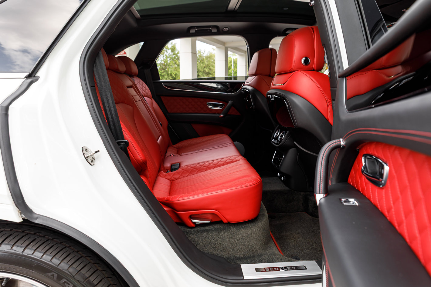 Used 2018 Bentley Bentayga AWD/4WD image 23